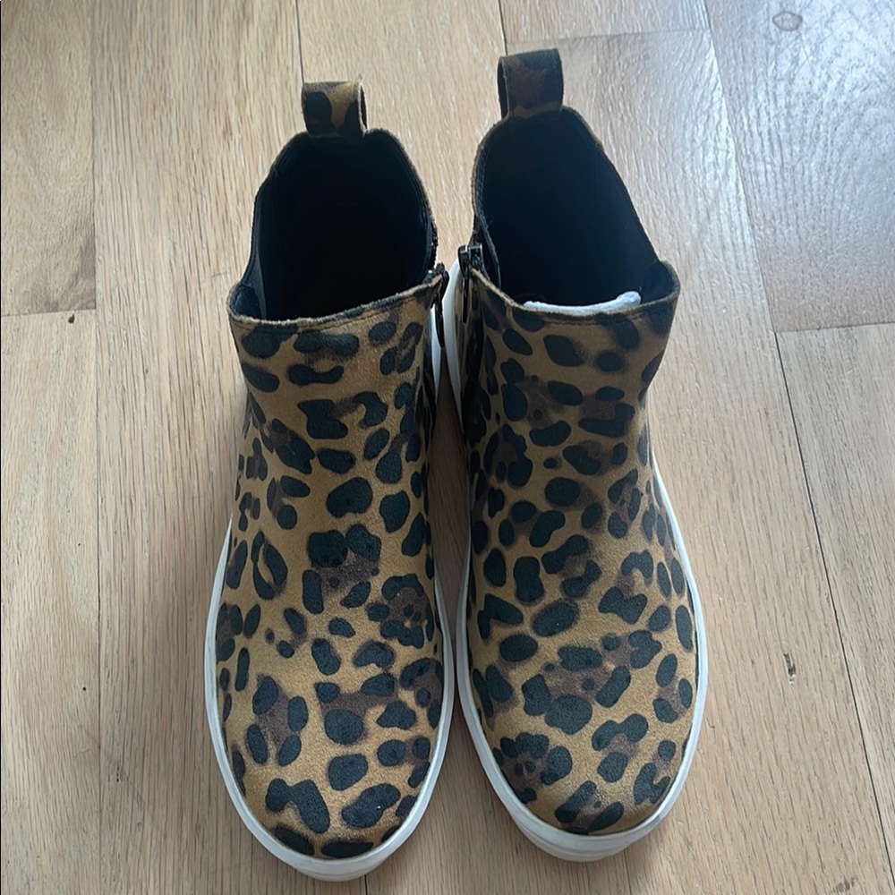 The Blondo Waterproof Leopard Print Booties Women’s Size 8.5